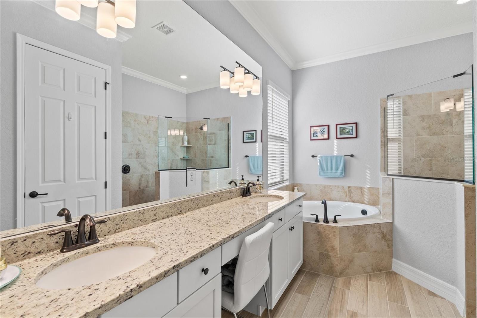 Listing photo id 20 for 5749 Cheech Glen