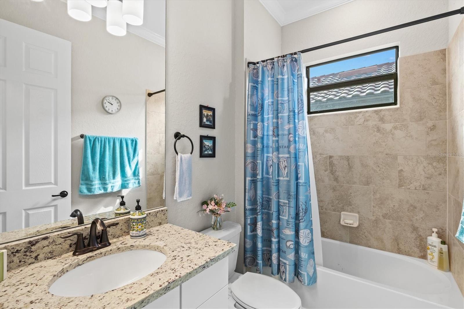 Listing photo id 25 for 5749 Cheech Glen