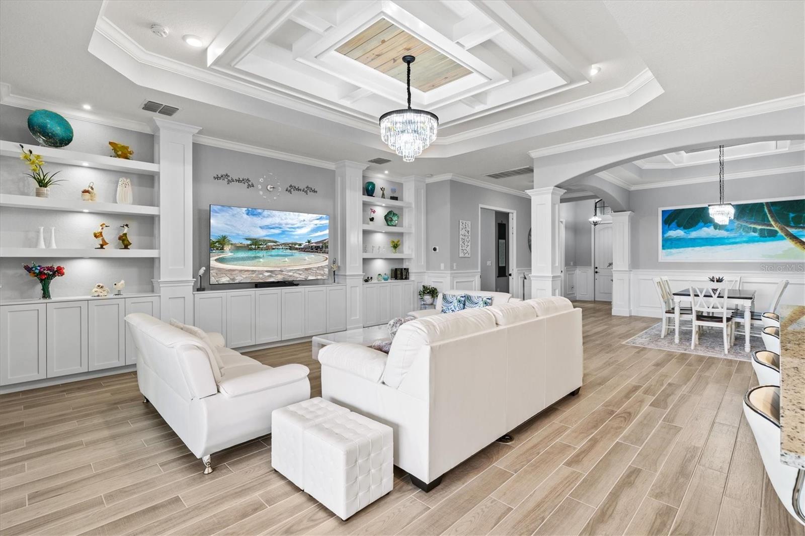 Listing photo id 1 for 5749 Cheech Glen