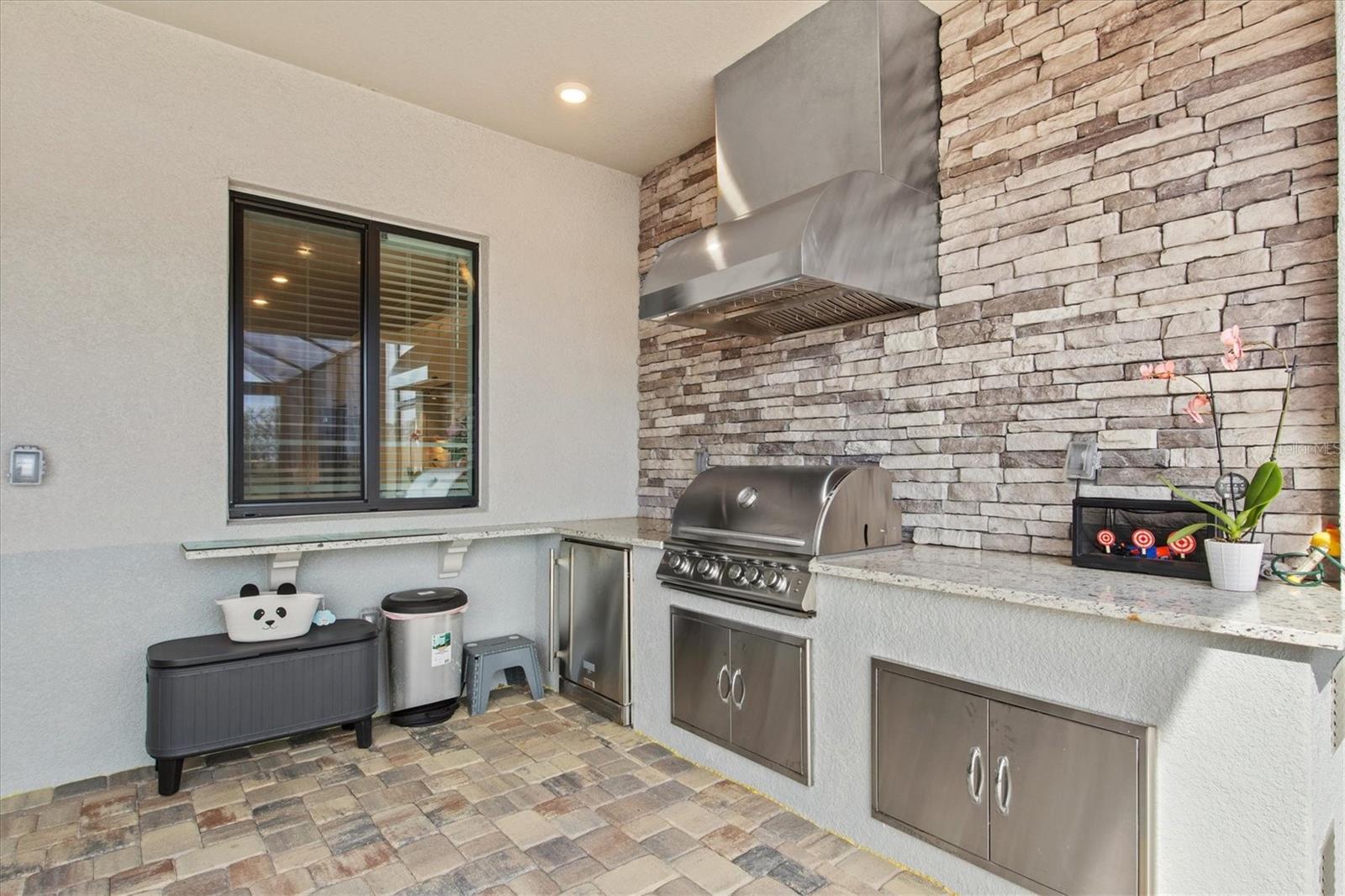 Listing photo id 30 for 5749 Cheech Glen