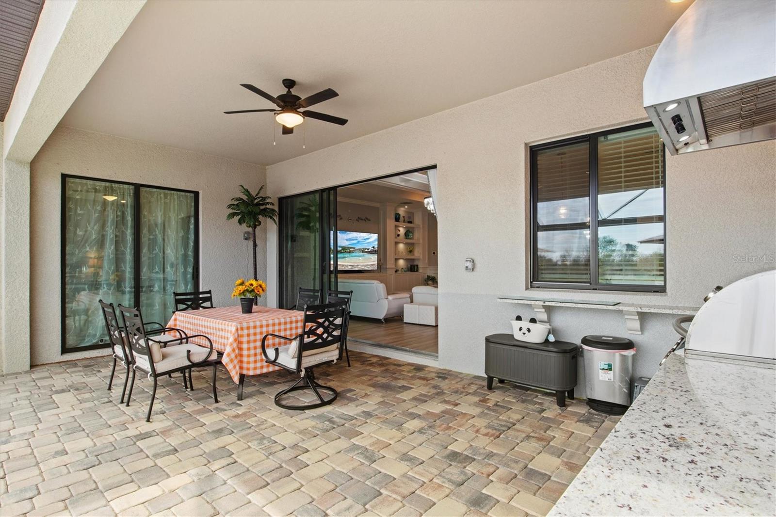 Listing photo id 31 for 5749 Cheech Glen
