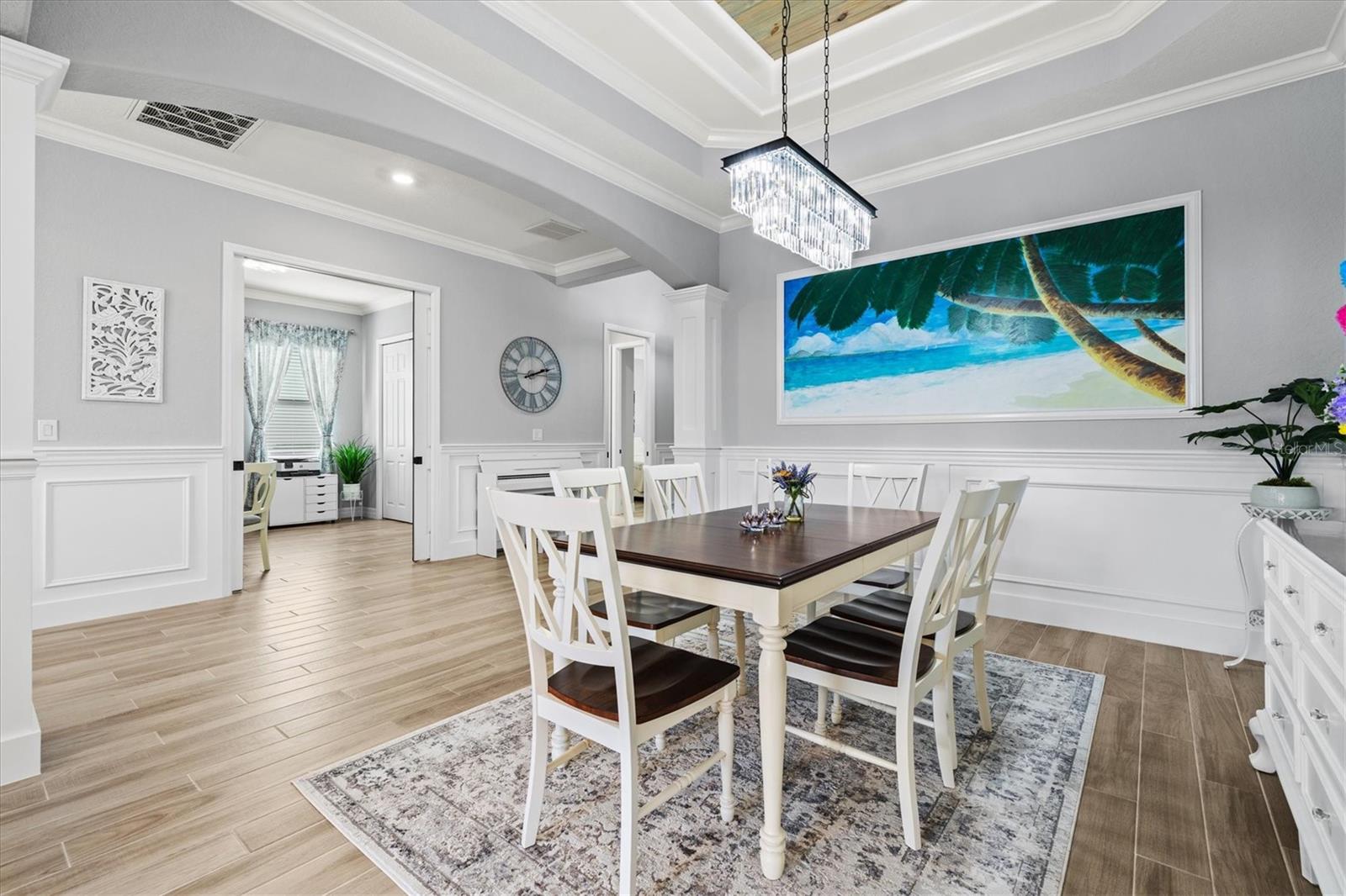 Listing photo id 2 for 5749 Cheech Glen