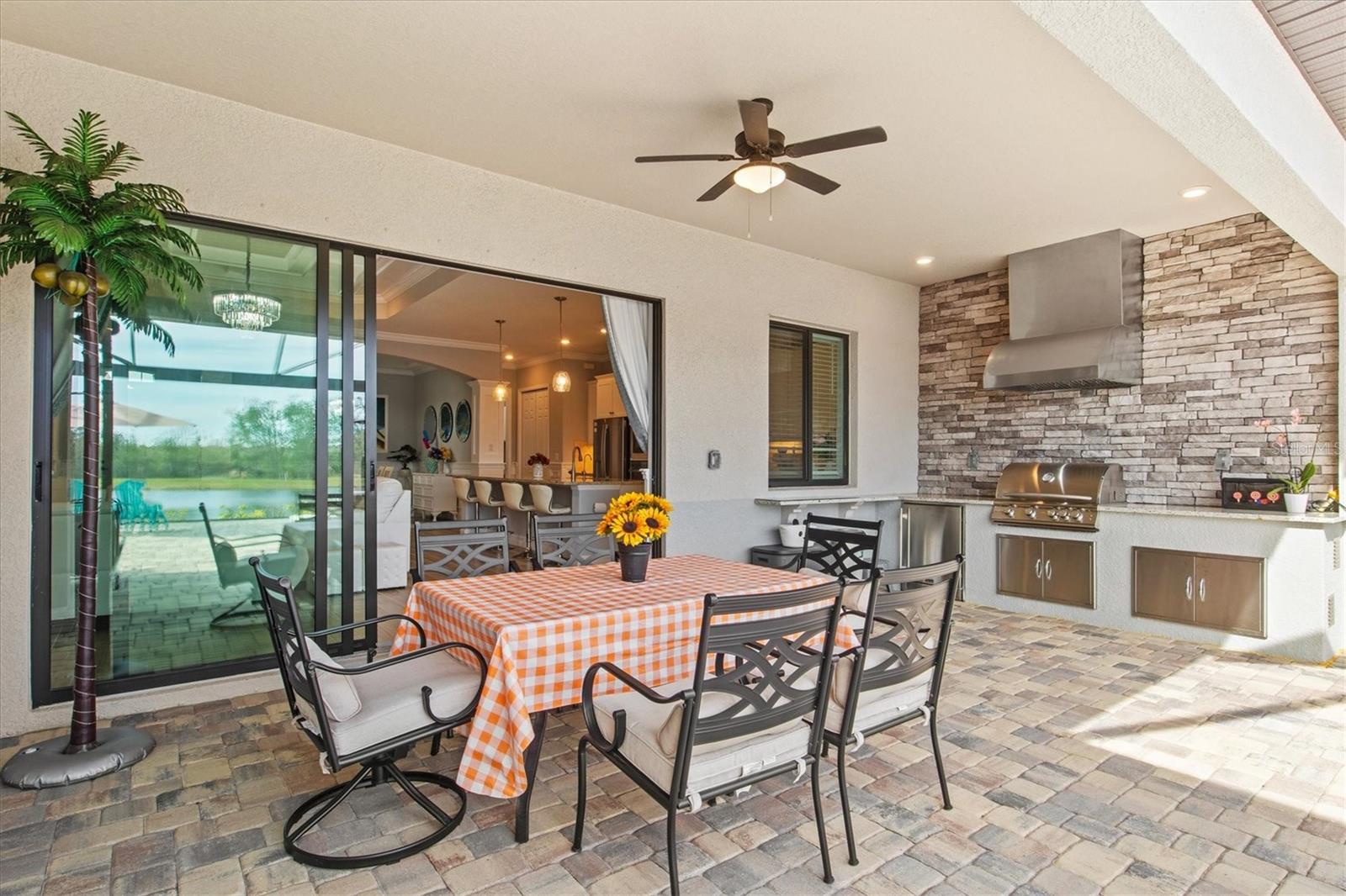 Listing photo id 3 for 5749 Cheech Glen