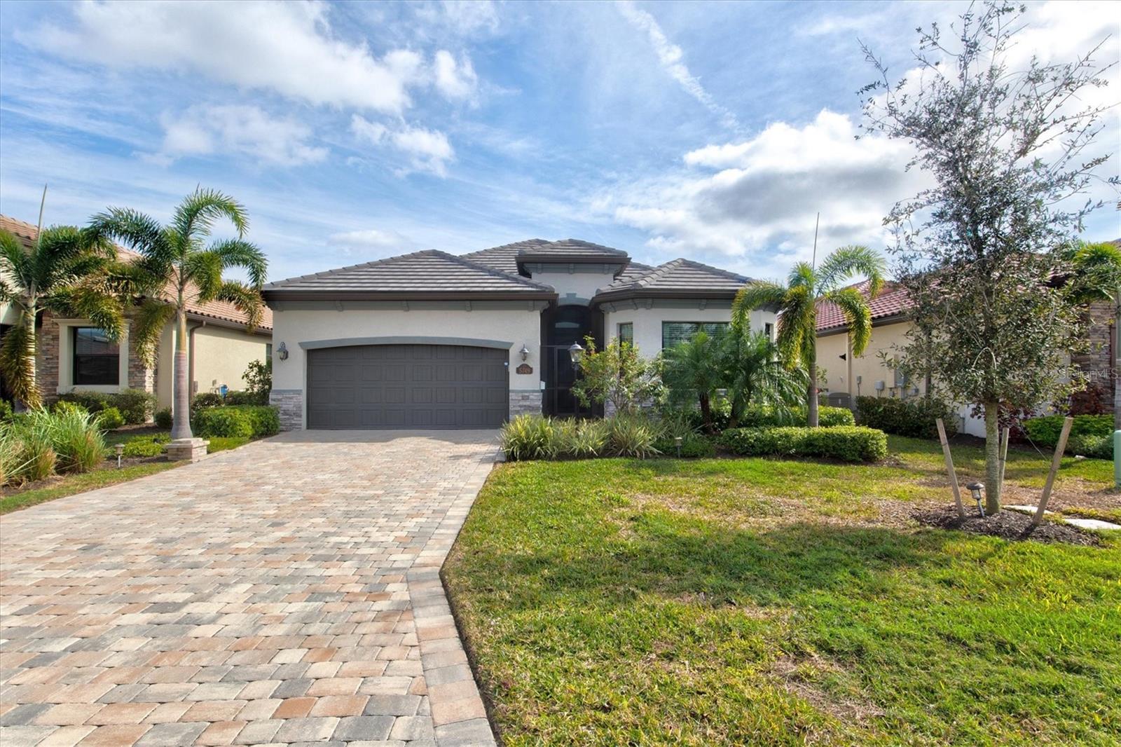 Listing photo id 66 for 5749 Cheech Glen