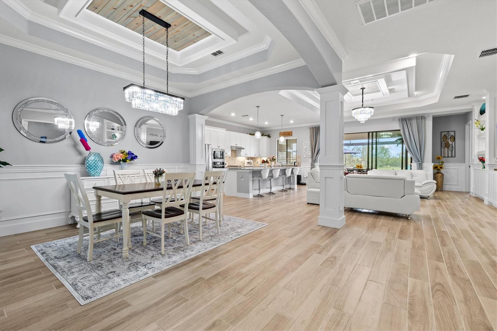 Listing photo id 7 for 5749 Cheech Glen