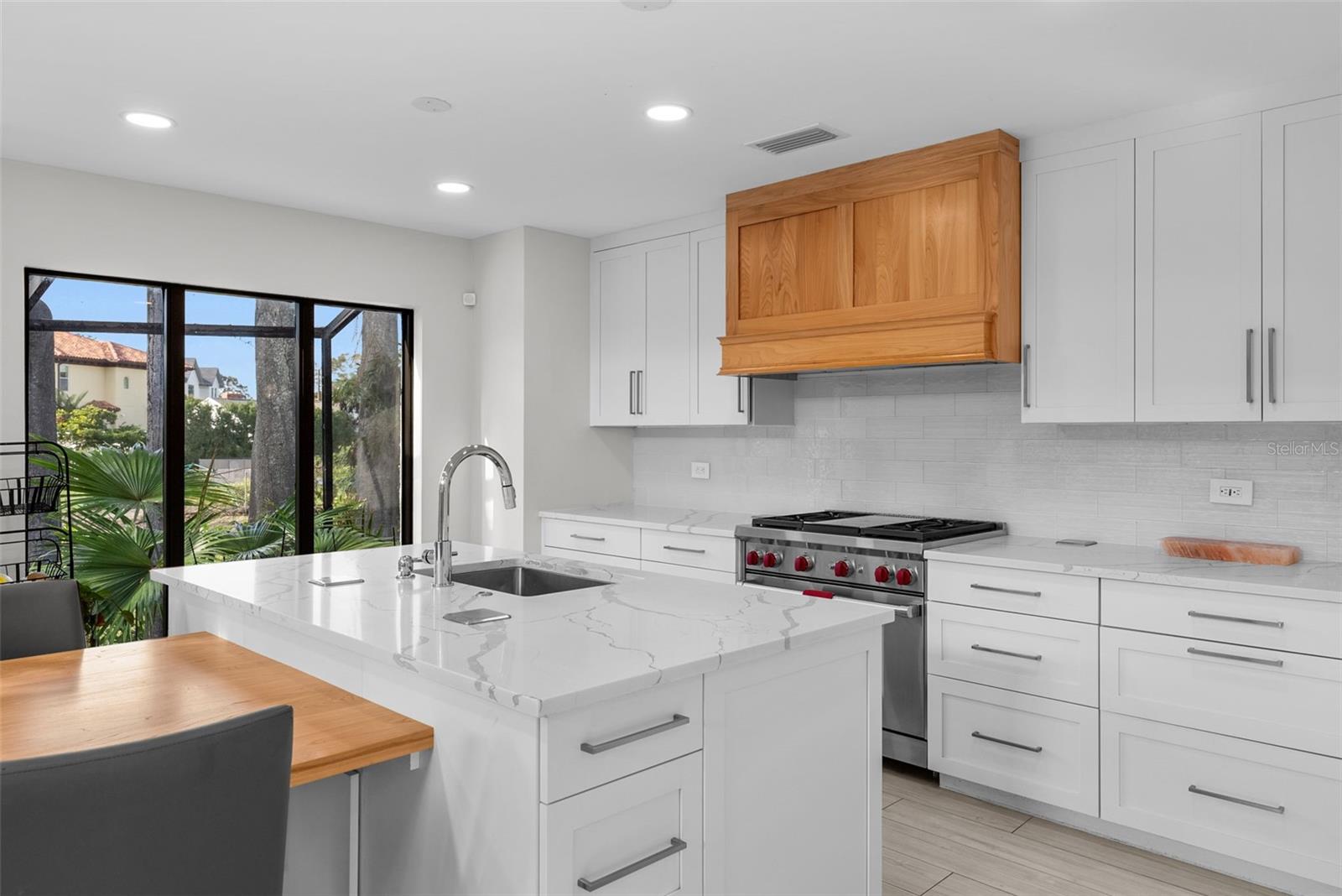 Image 12 of 57 For 746 Davis Boulevard