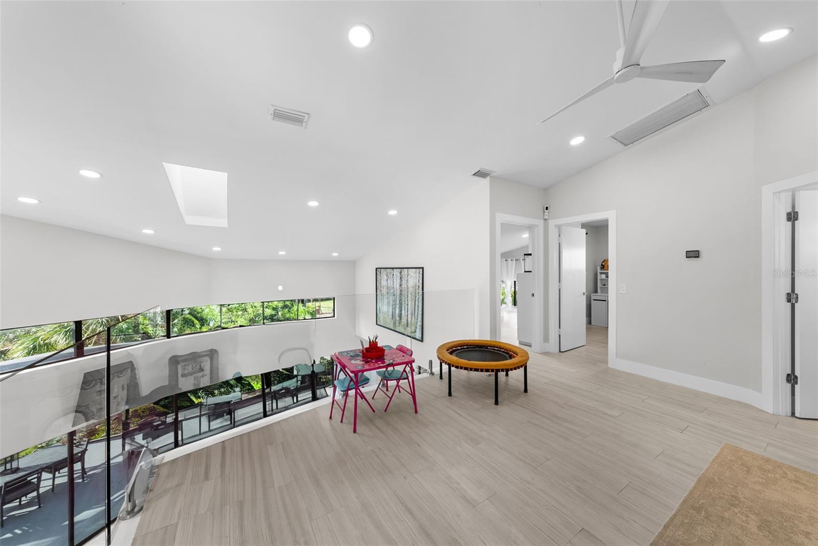Image 30 of 57 For 746 Davis Boulevard
