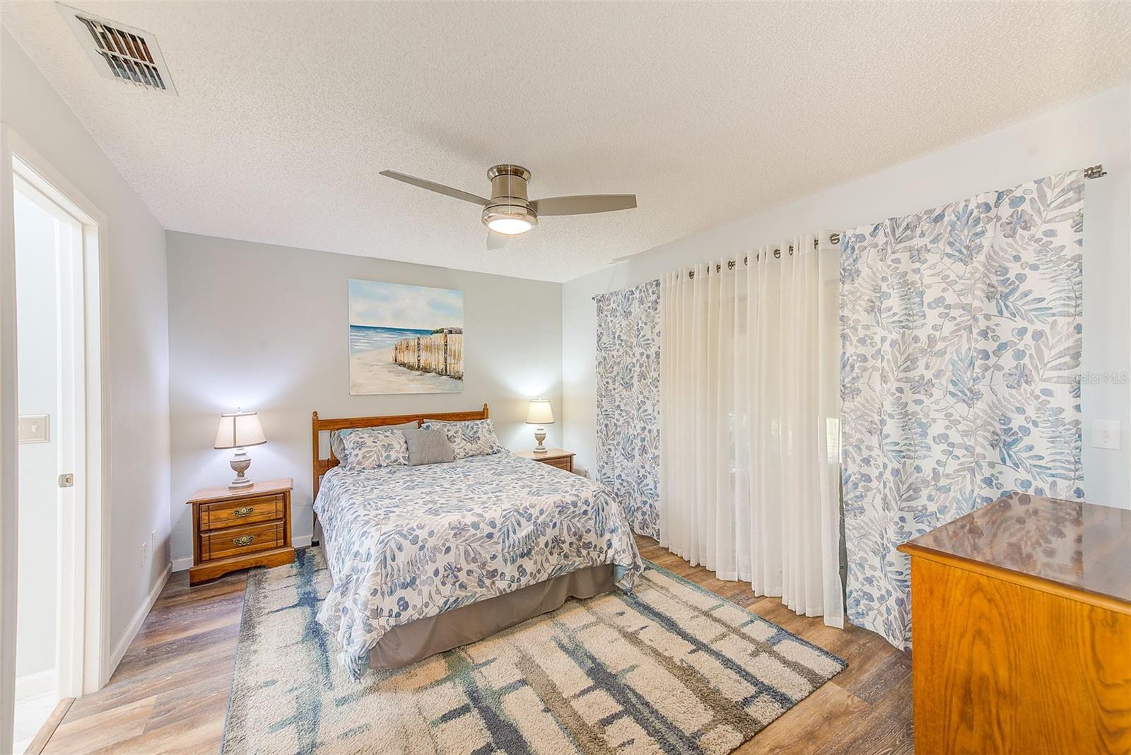 Image 17 of 28 For 2546 Oakleaf Lane 35d