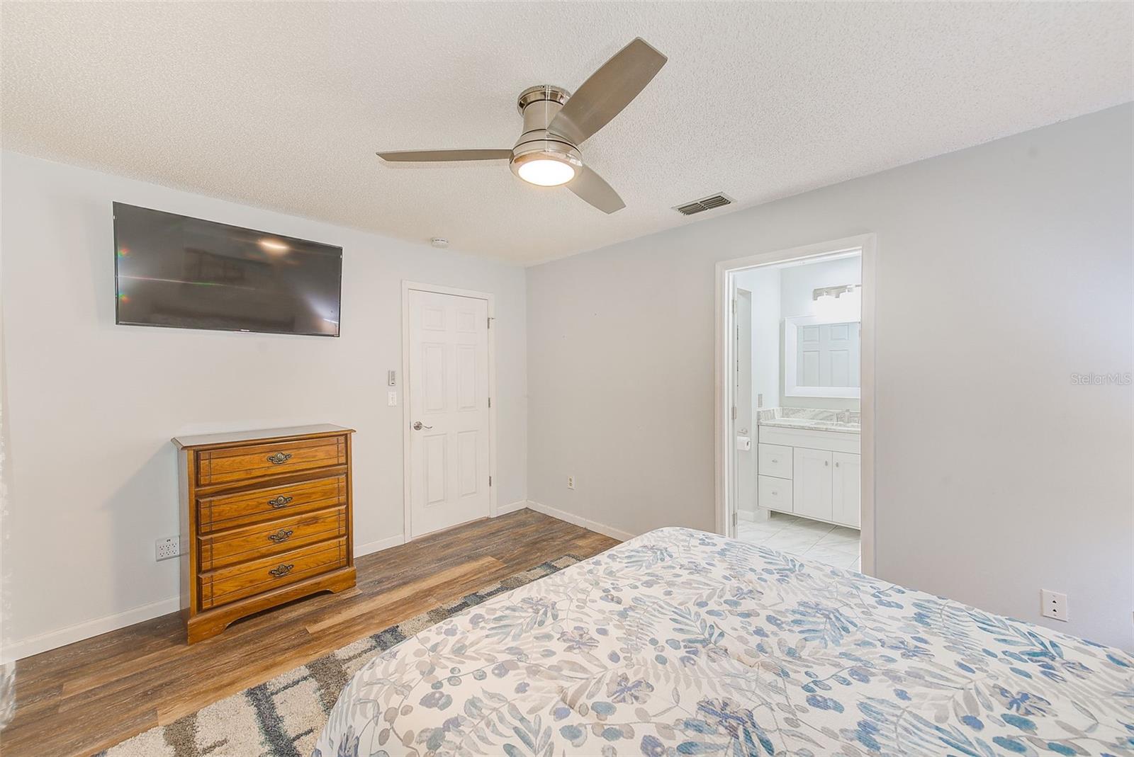 Image 18 of 28 For 2546 Oakleaf Lane 35d