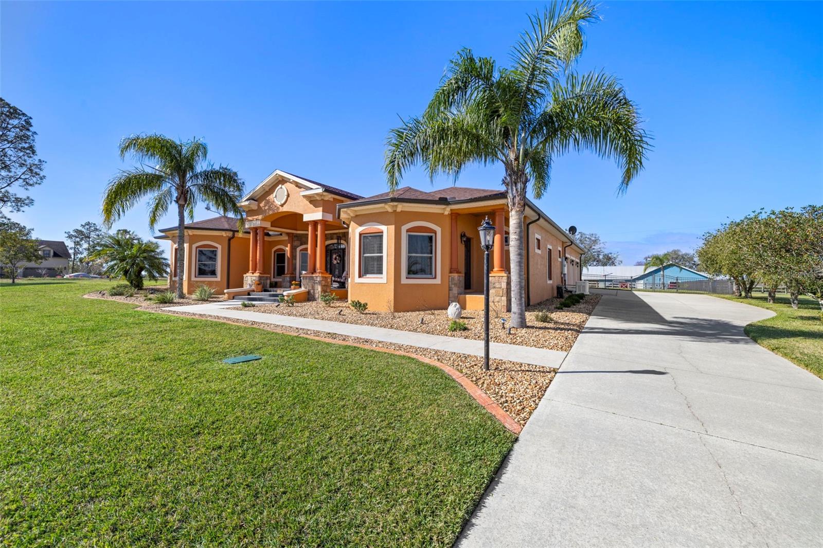 Listing photo id 1 for 14739 Vista View Court