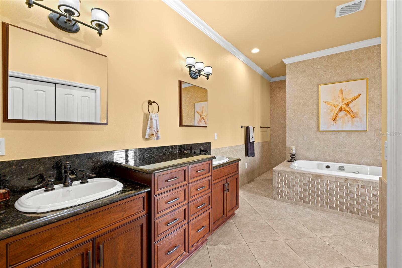 Listing photo id 30 for 14739 Vista View Court