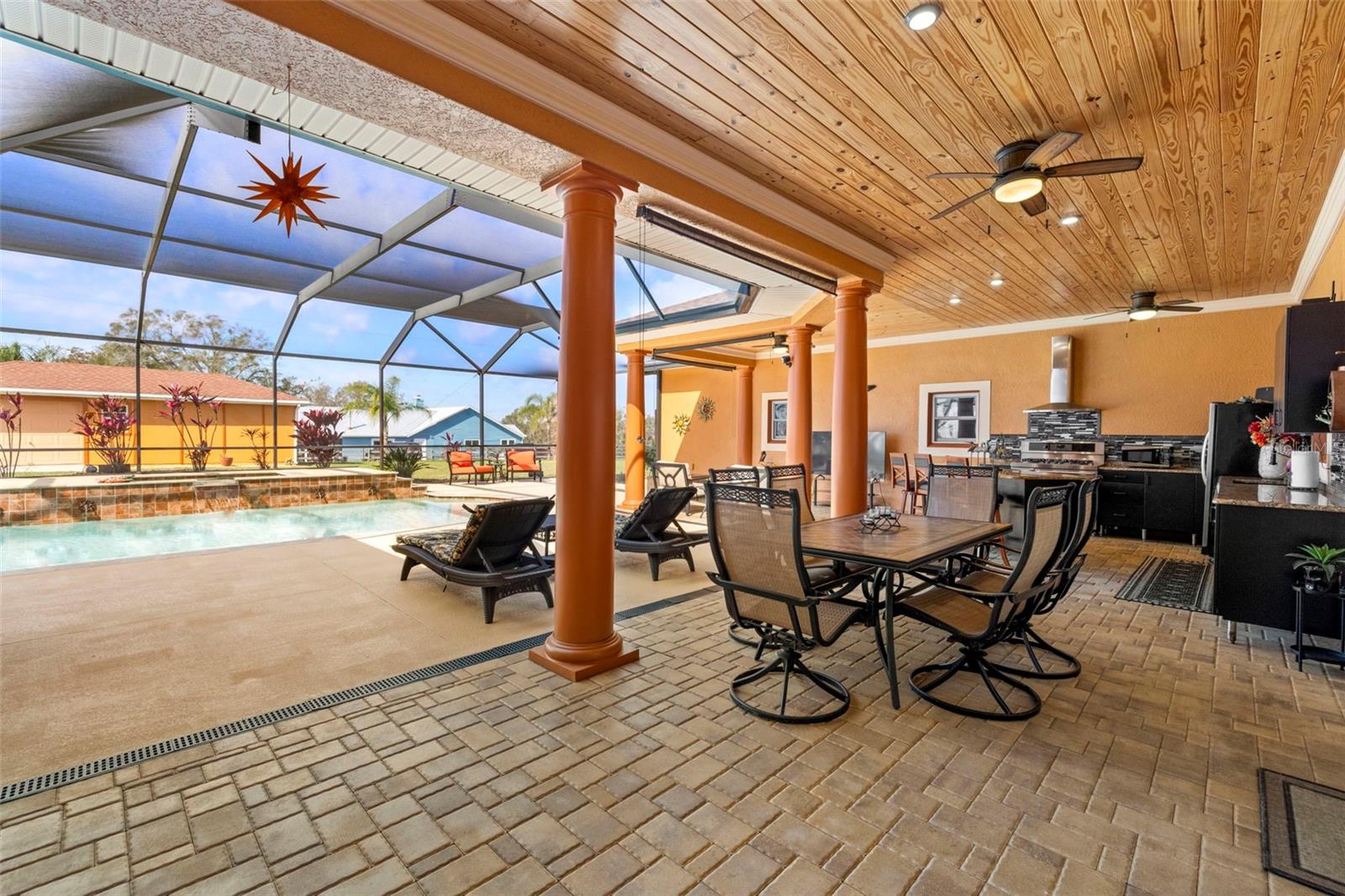 Listing photo id 45 for 14739 Vista View Court