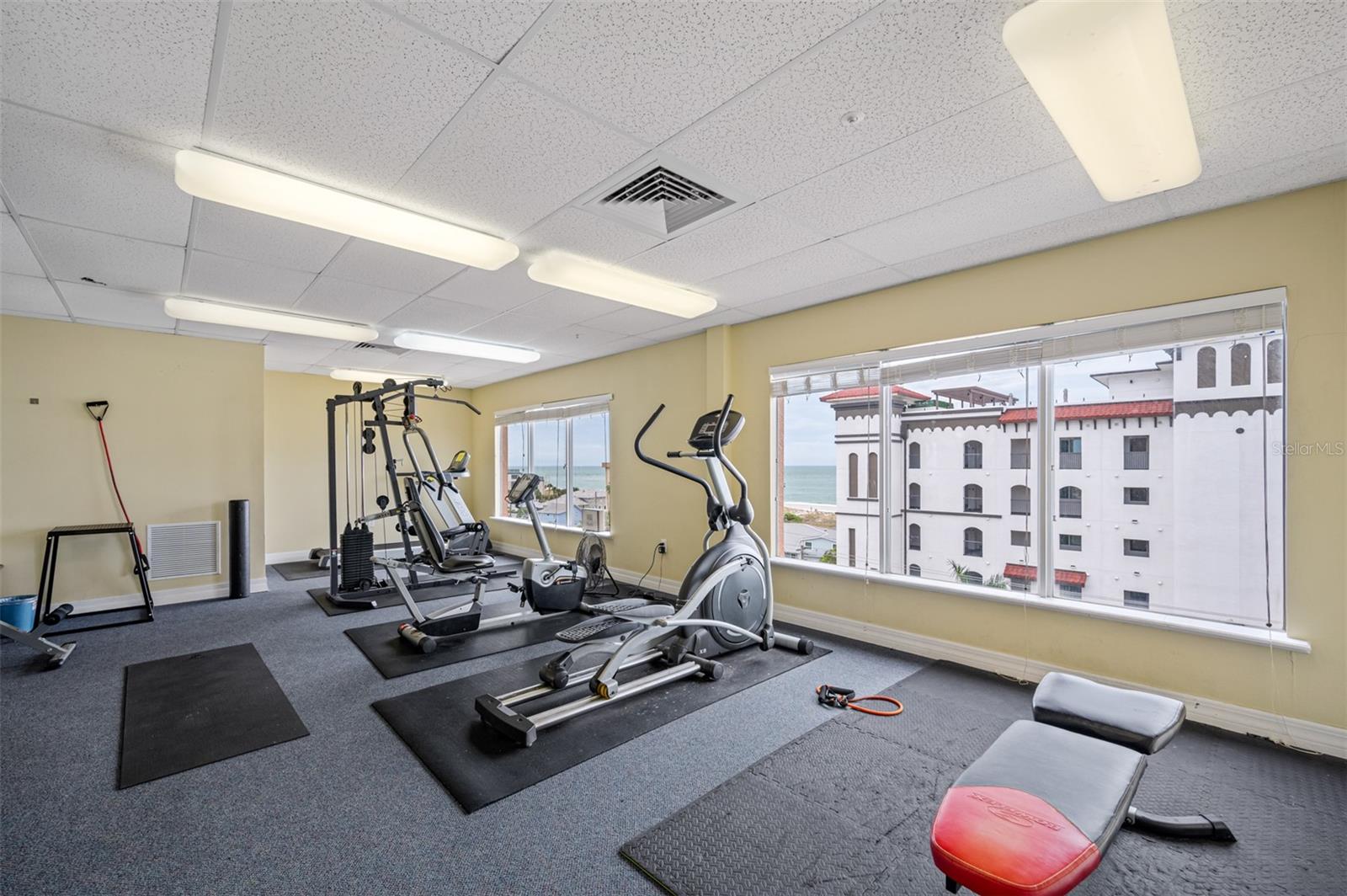 Image 31 of 56 For 13235 Gulf Boulevard 306