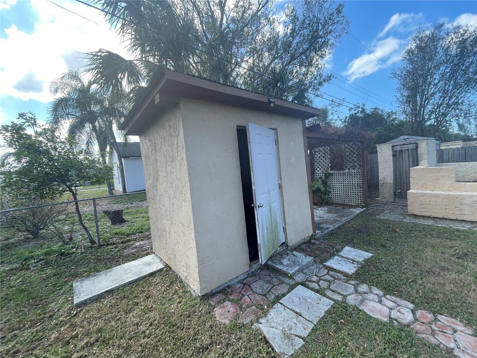 Listing photo id 12 for 540 Florida Circle S