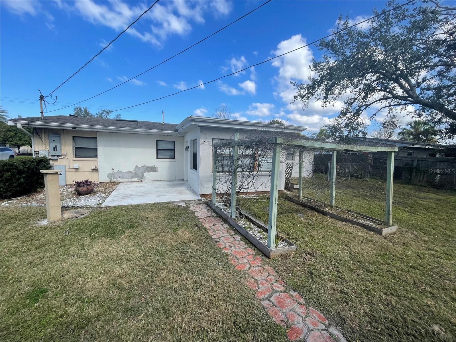 Listing photo id 13 for 540 Florida Circle S
