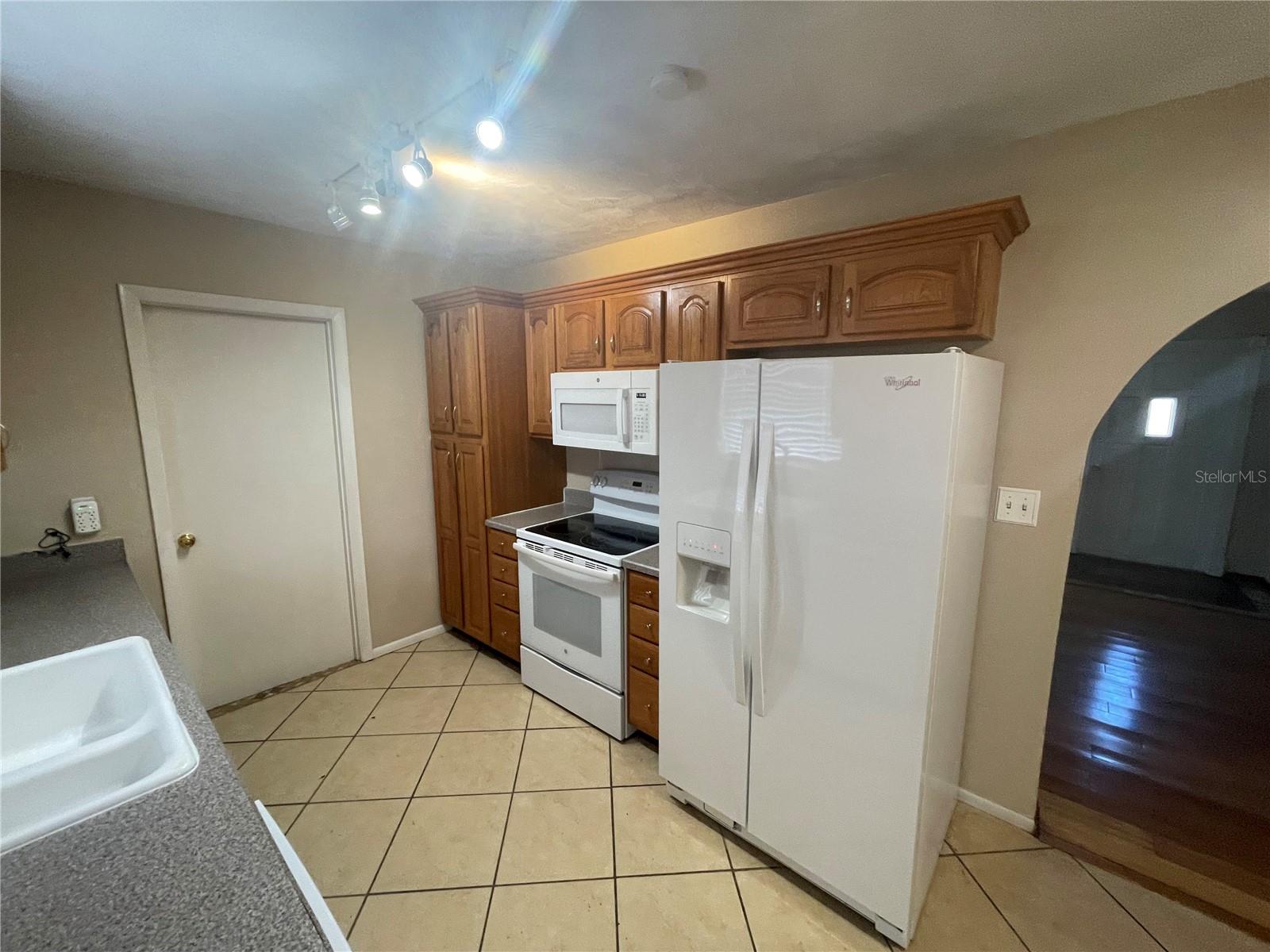 Listing photo id 5 for 540 Florida Circle S