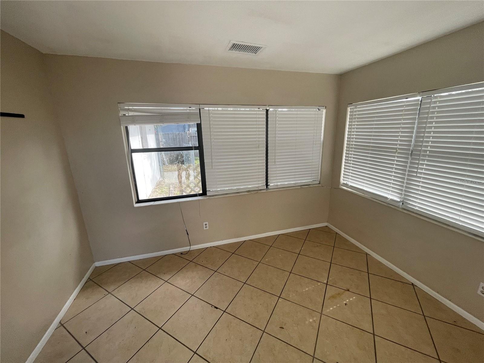 Listing photo id 6 for 540 Florida Circle S