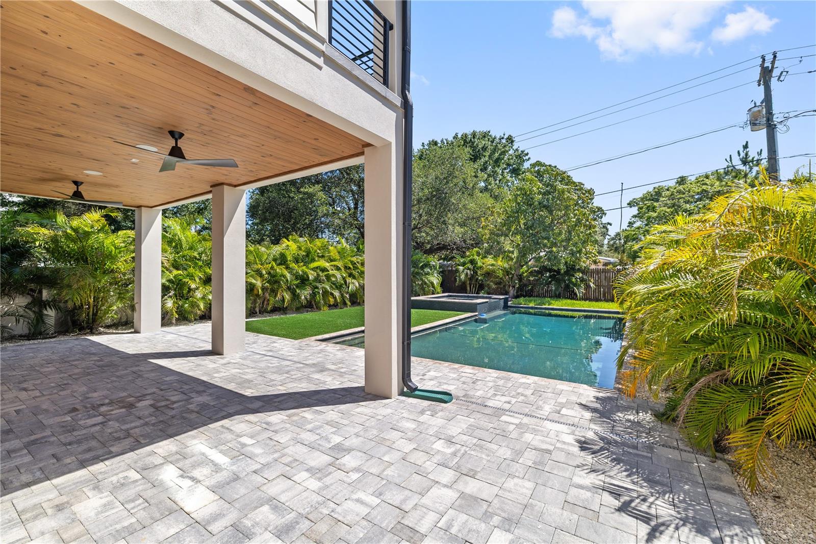 Listing photo id 45 for 531 Danube Avenue