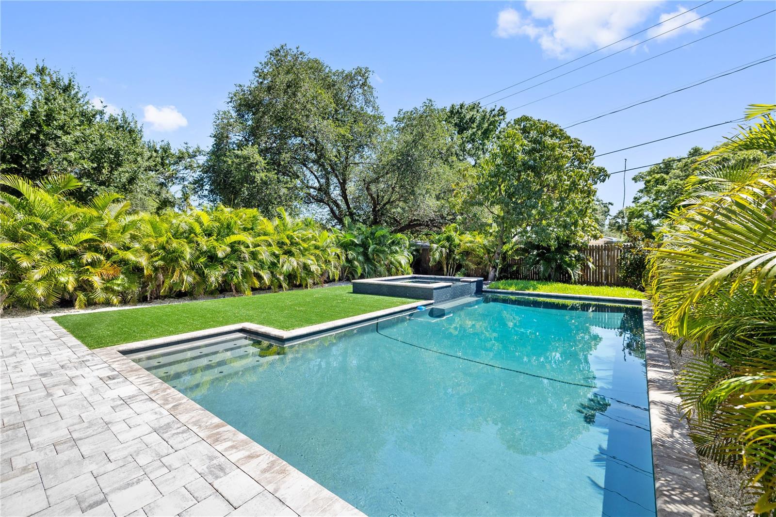 Listing photo id 46 for 531 Danube Avenue