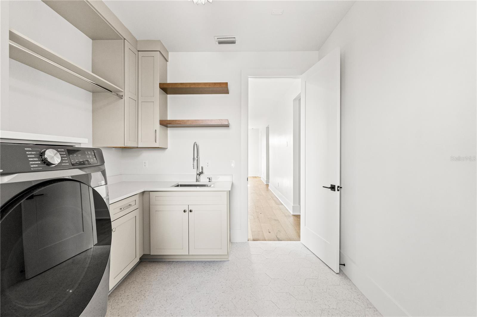 Image 58 of 100 For 531 Danube Avenue