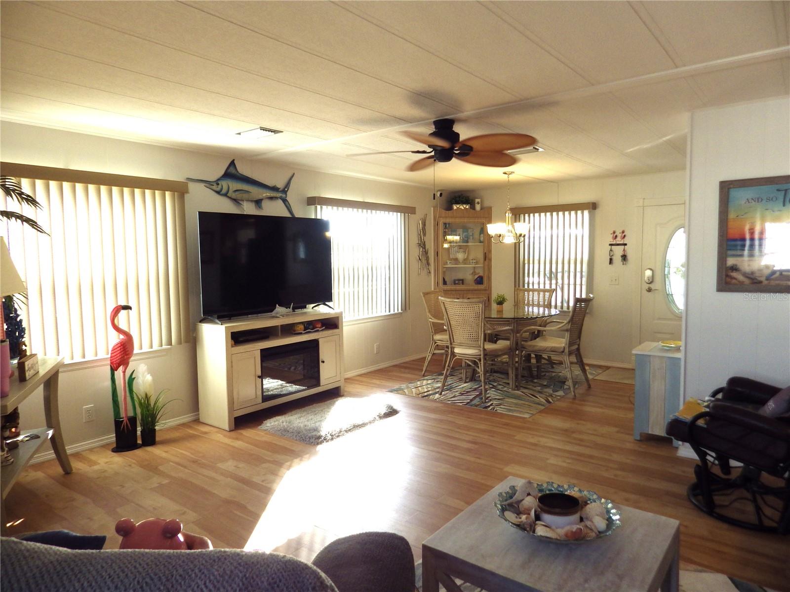 Image 13 of 27 For 574 Queen Palm Street