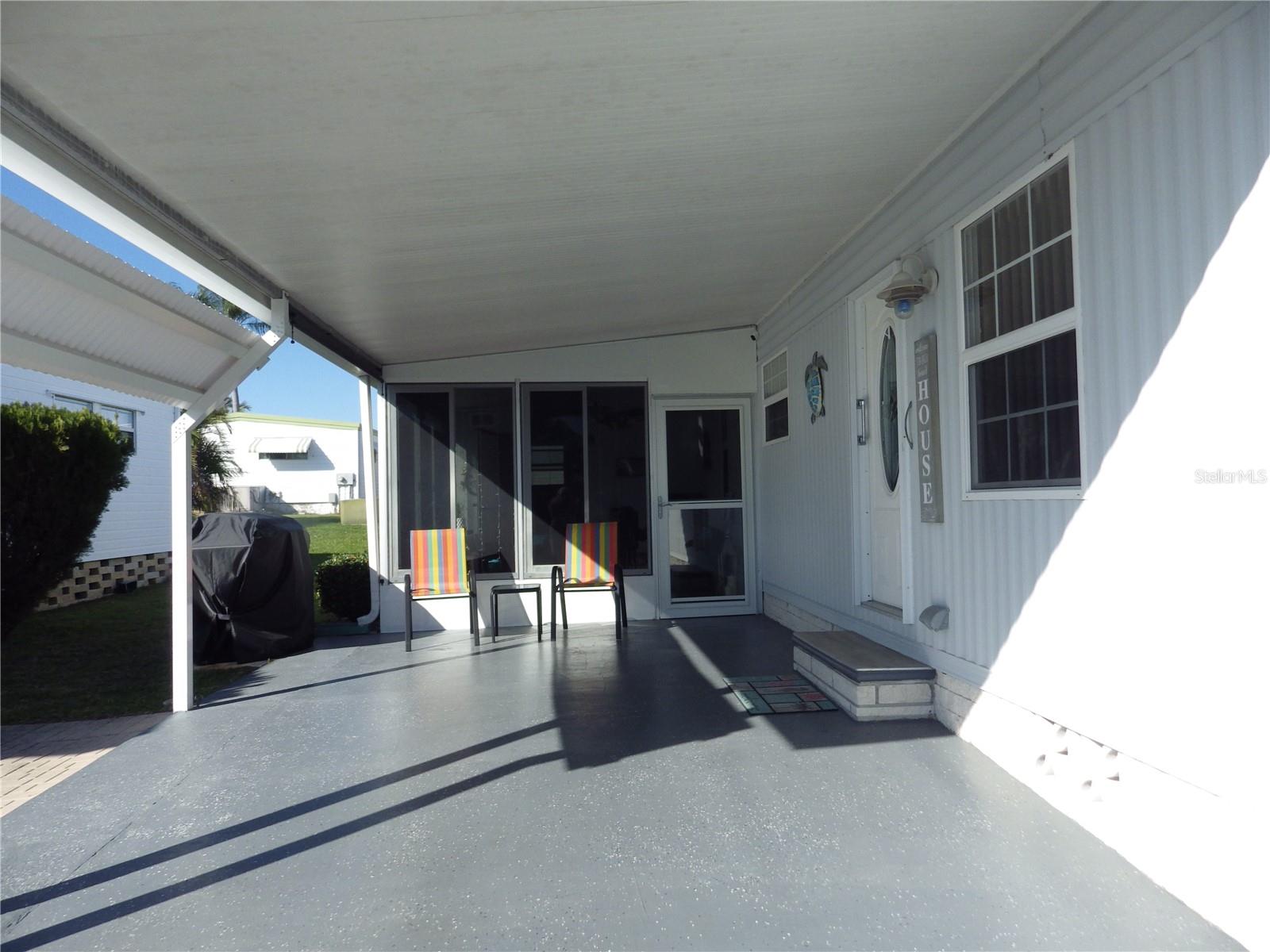 Image 4 of 27 For 574 Queen Palm Street