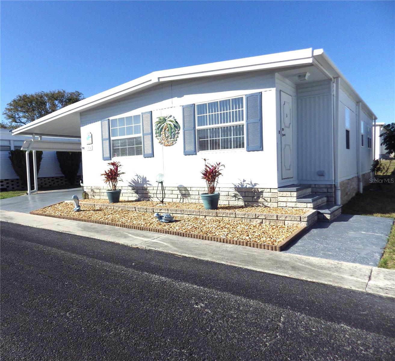 Image 5 of 27 For 574 Queen Palm Street