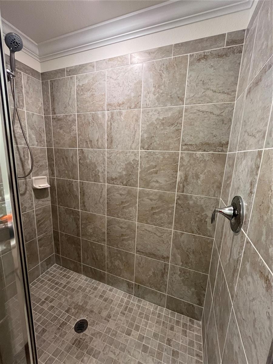 Image 19 of 49 For 17520 Gawthrop Drive 106