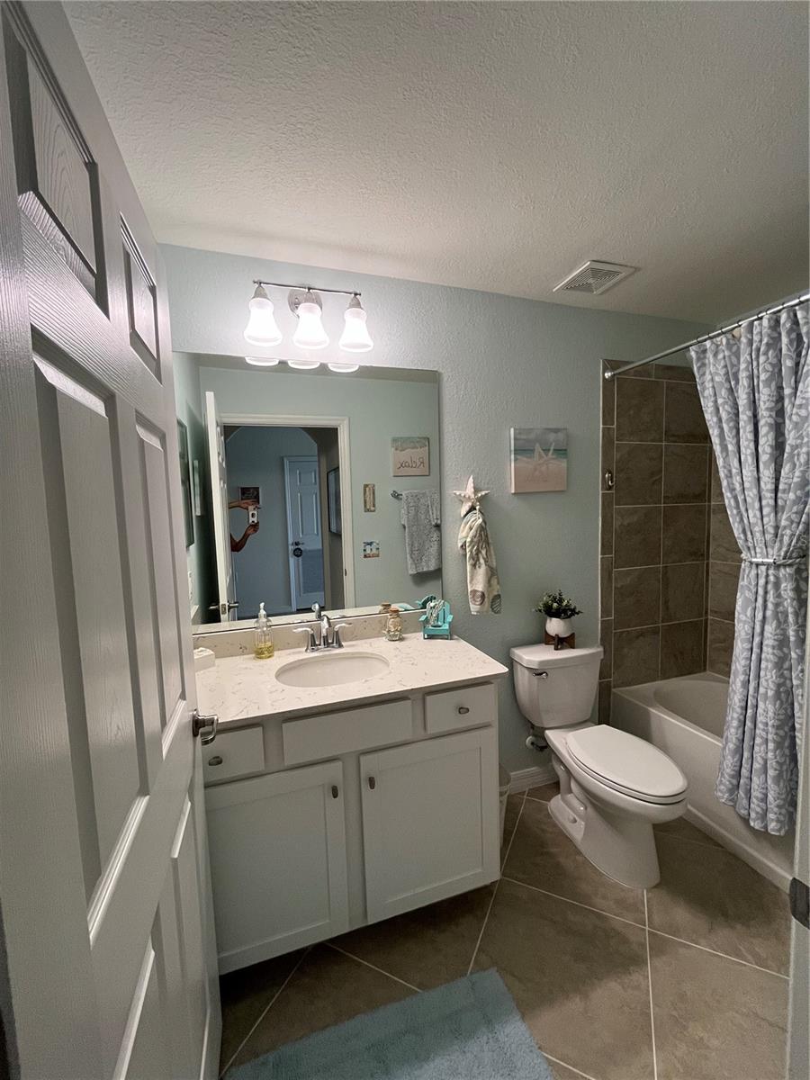 Image 22 of 49 For 17520 Gawthrop Drive 106