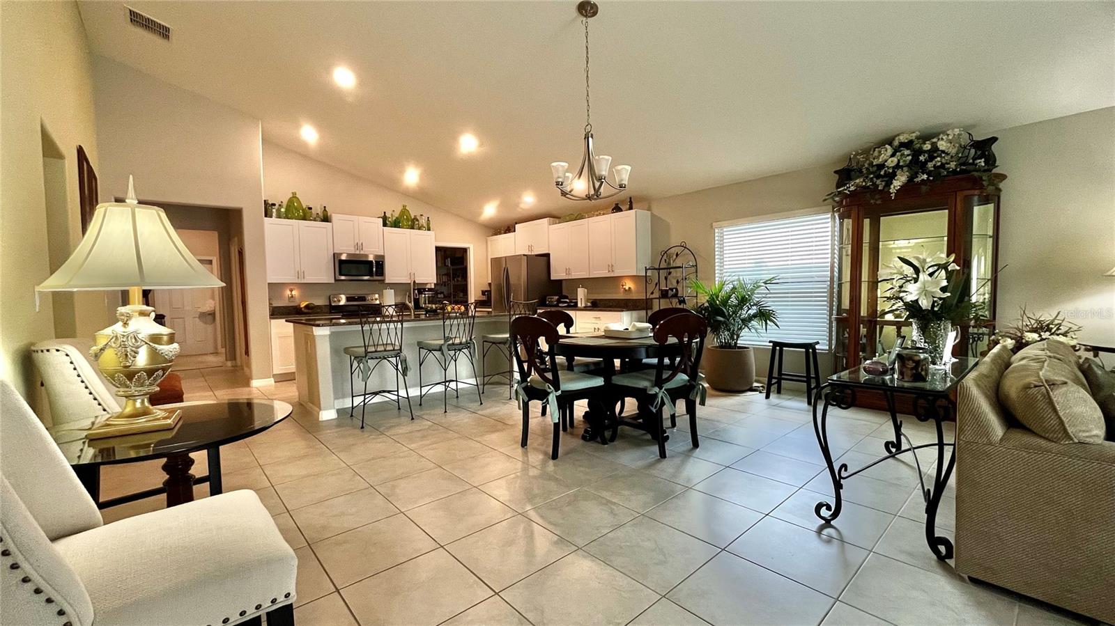 Listing photo id 13 for 10854 Sage Canyon Drive