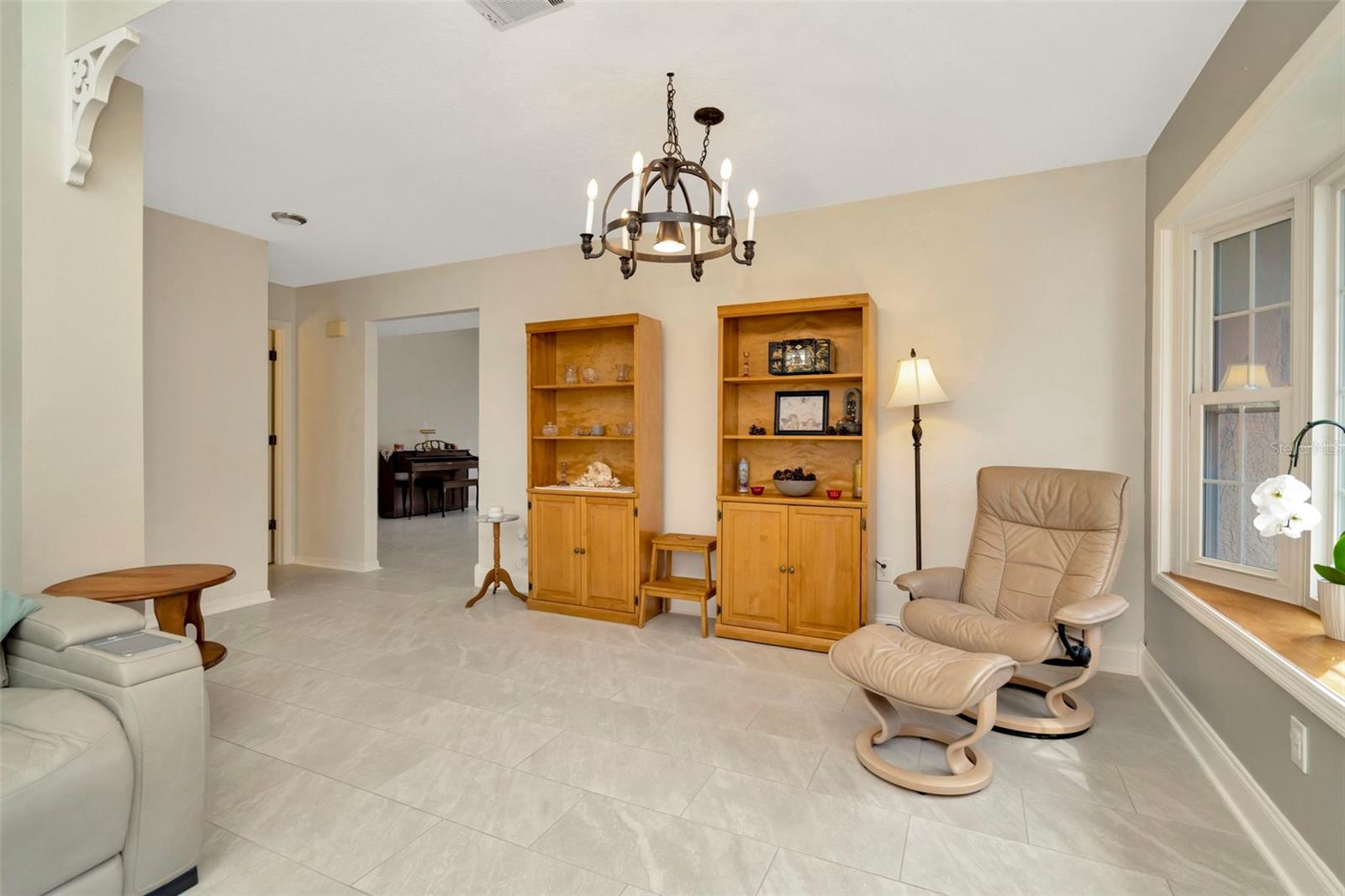 Listing photo id 5 for 6208 Forrestal Drive