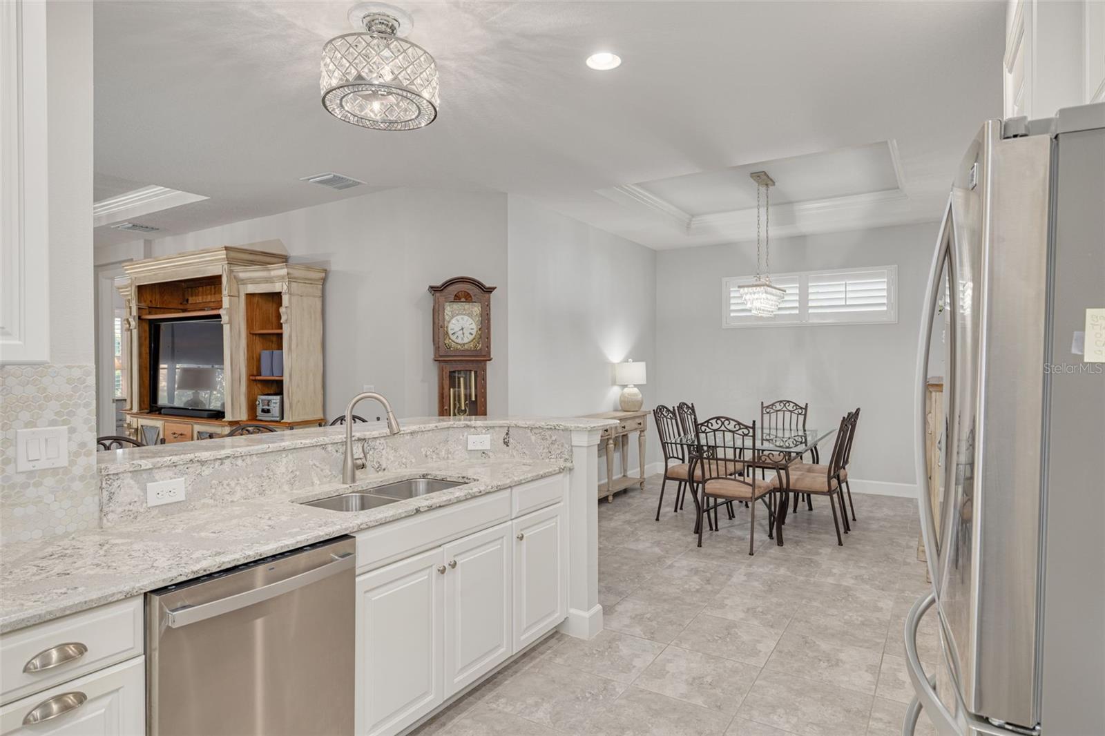 Listing photo id 10 for 11563 Callisia Drive