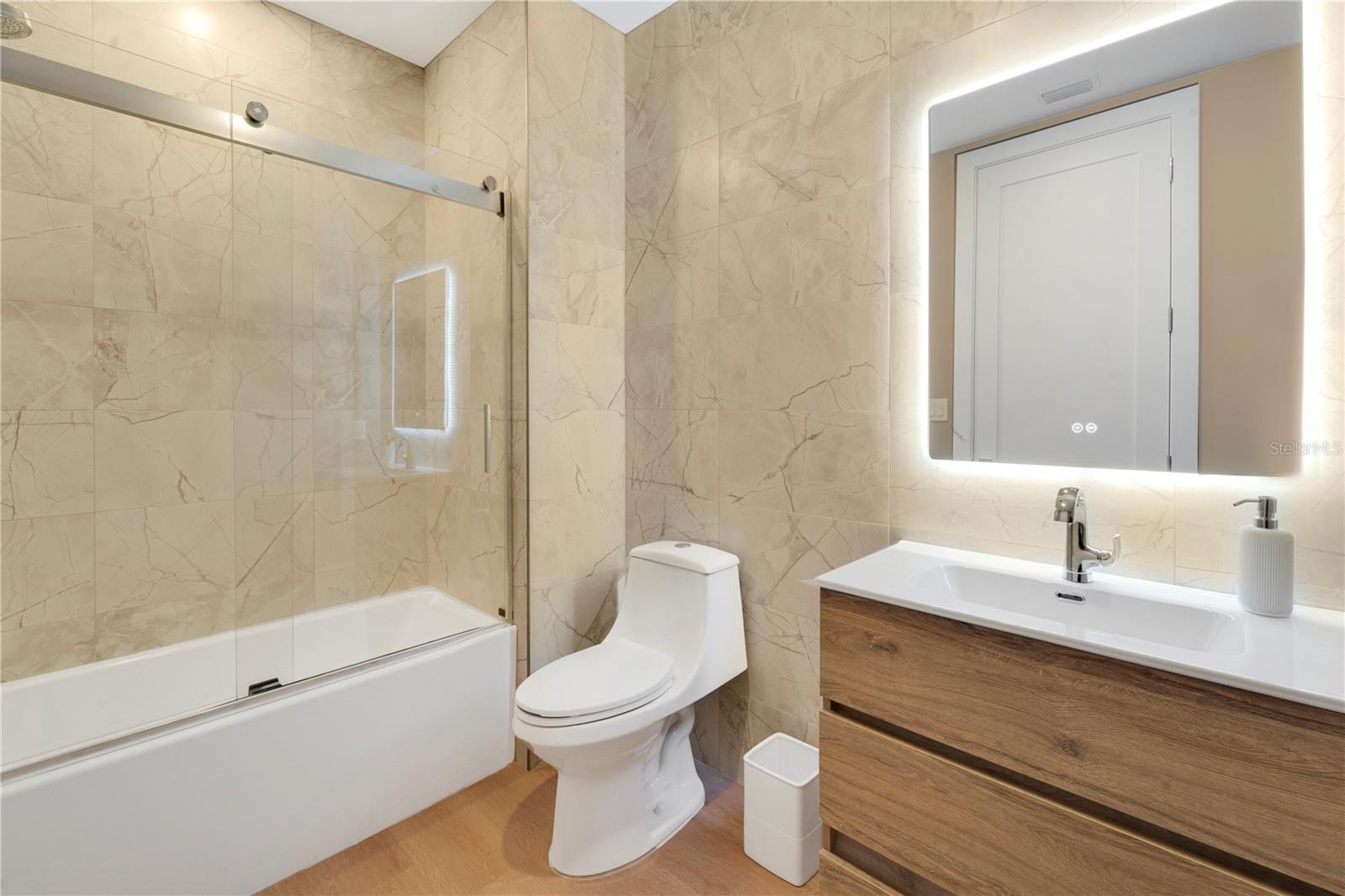Image 16 of 22 For 1 Aqua Reserve Boulevard