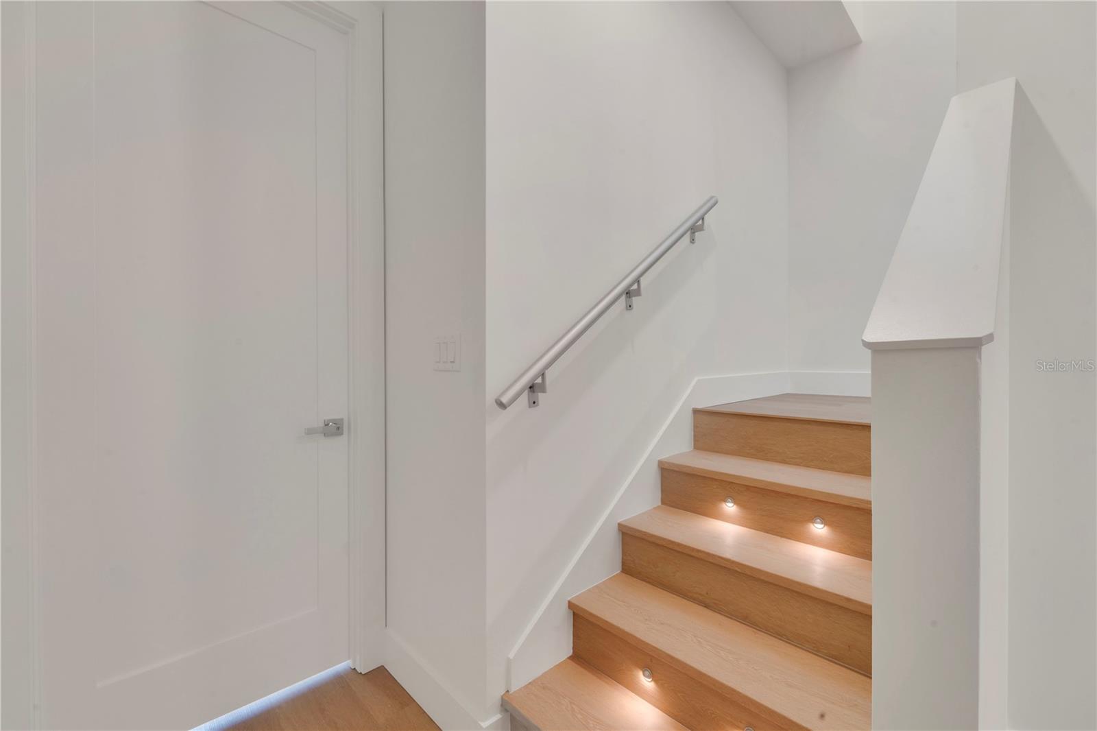 Image 17 of 22 For 1 Aqua Reserve Boulevard