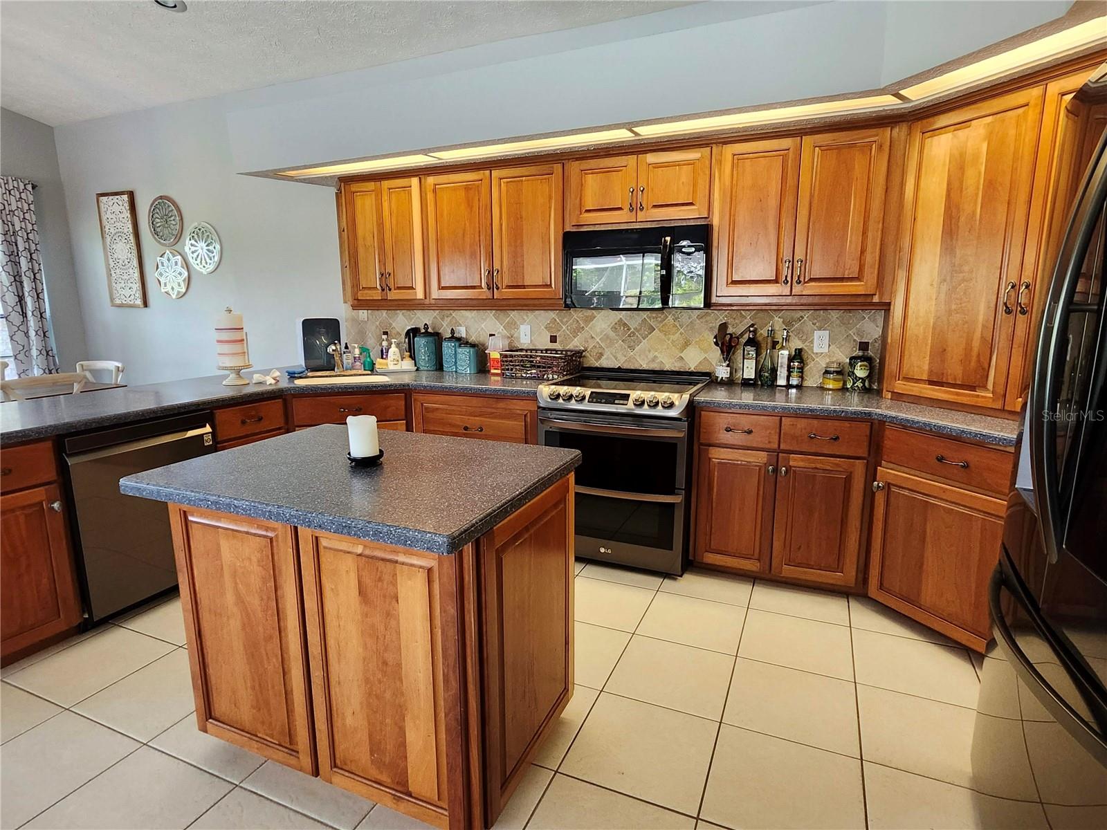 Image 29 of 84 For 16311 Colwood Drive