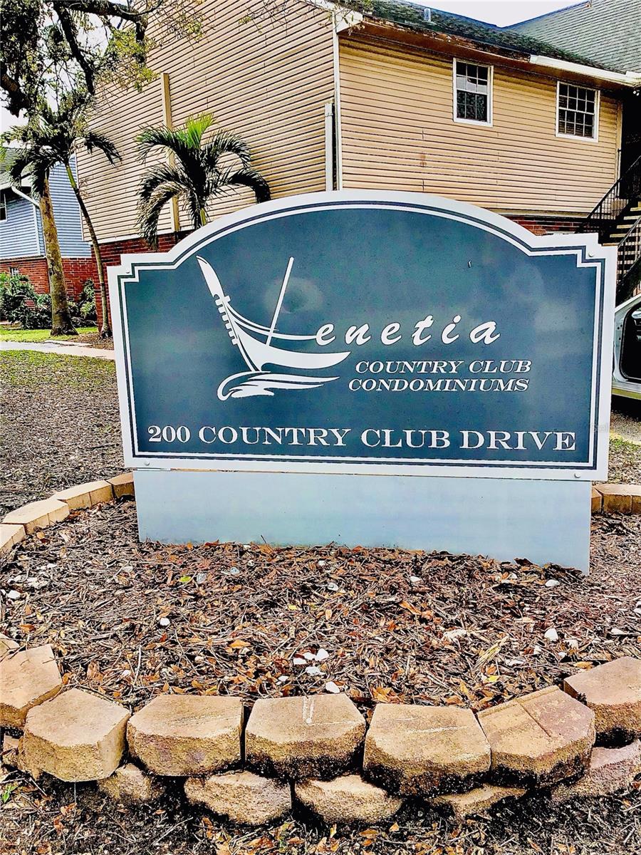 Listing photo id 31 for 200 Country Club Drive 407