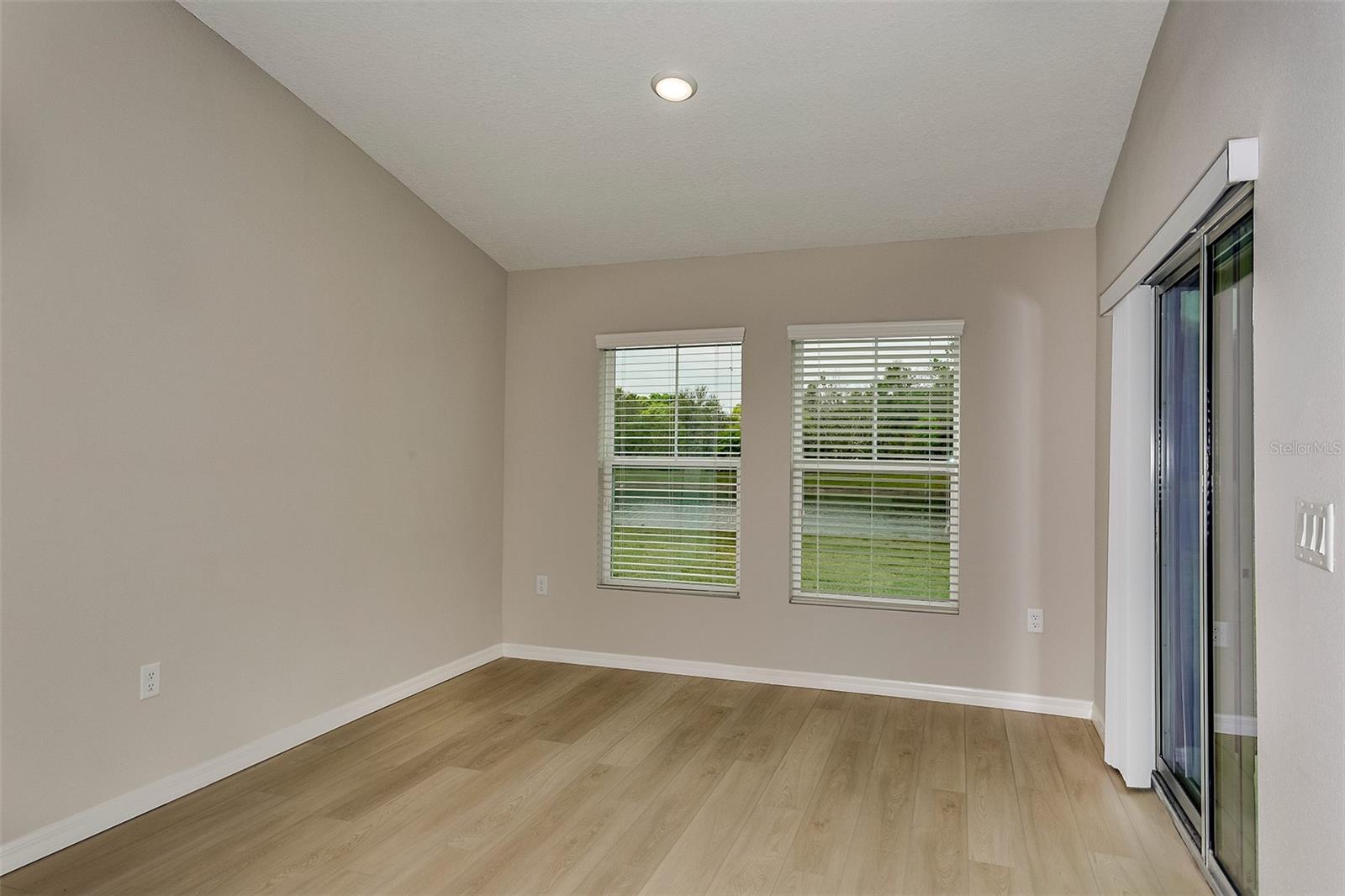Image 10 of 27 For 1604 Ellesmere Avenue