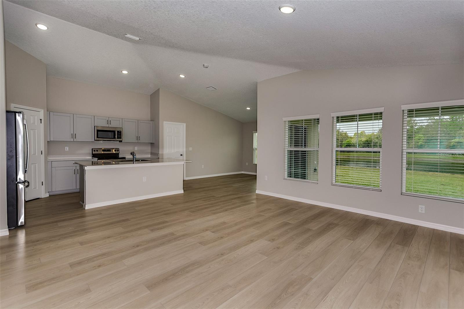Image 11 of 27 For 1604 Ellesmere Avenue