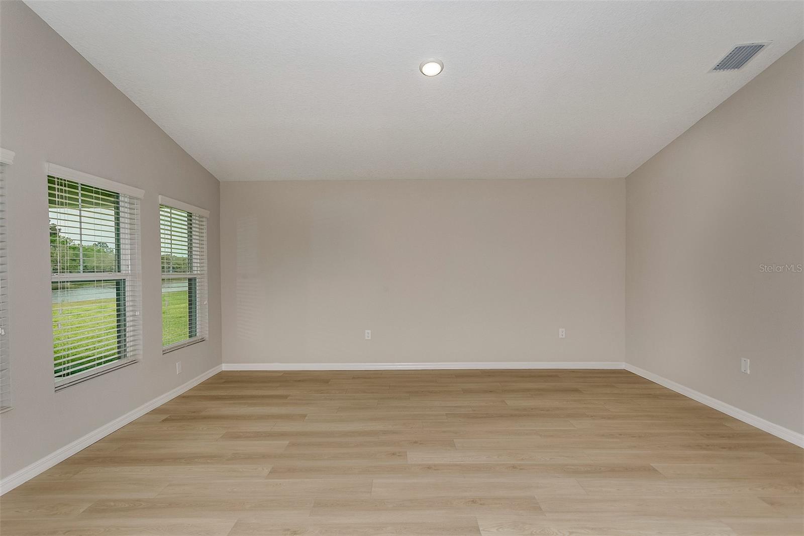 Image 13 of 27 For 1604 Ellesmere Avenue