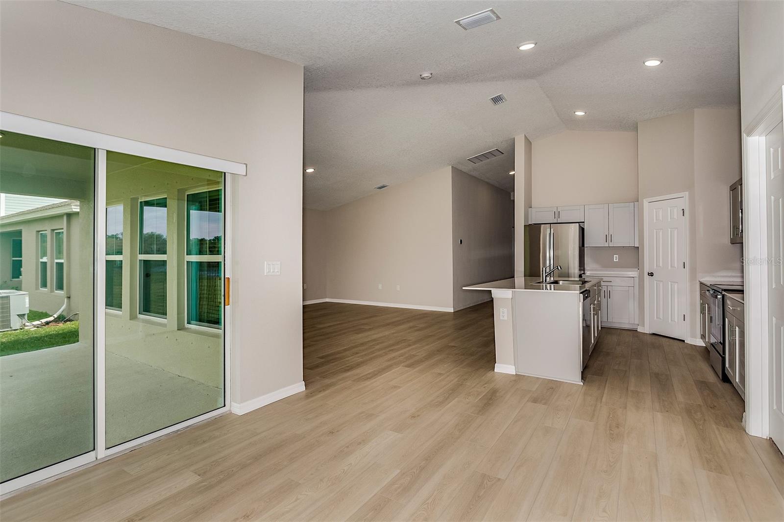 Image 2 of 27 For 1604 Ellesmere Avenue
