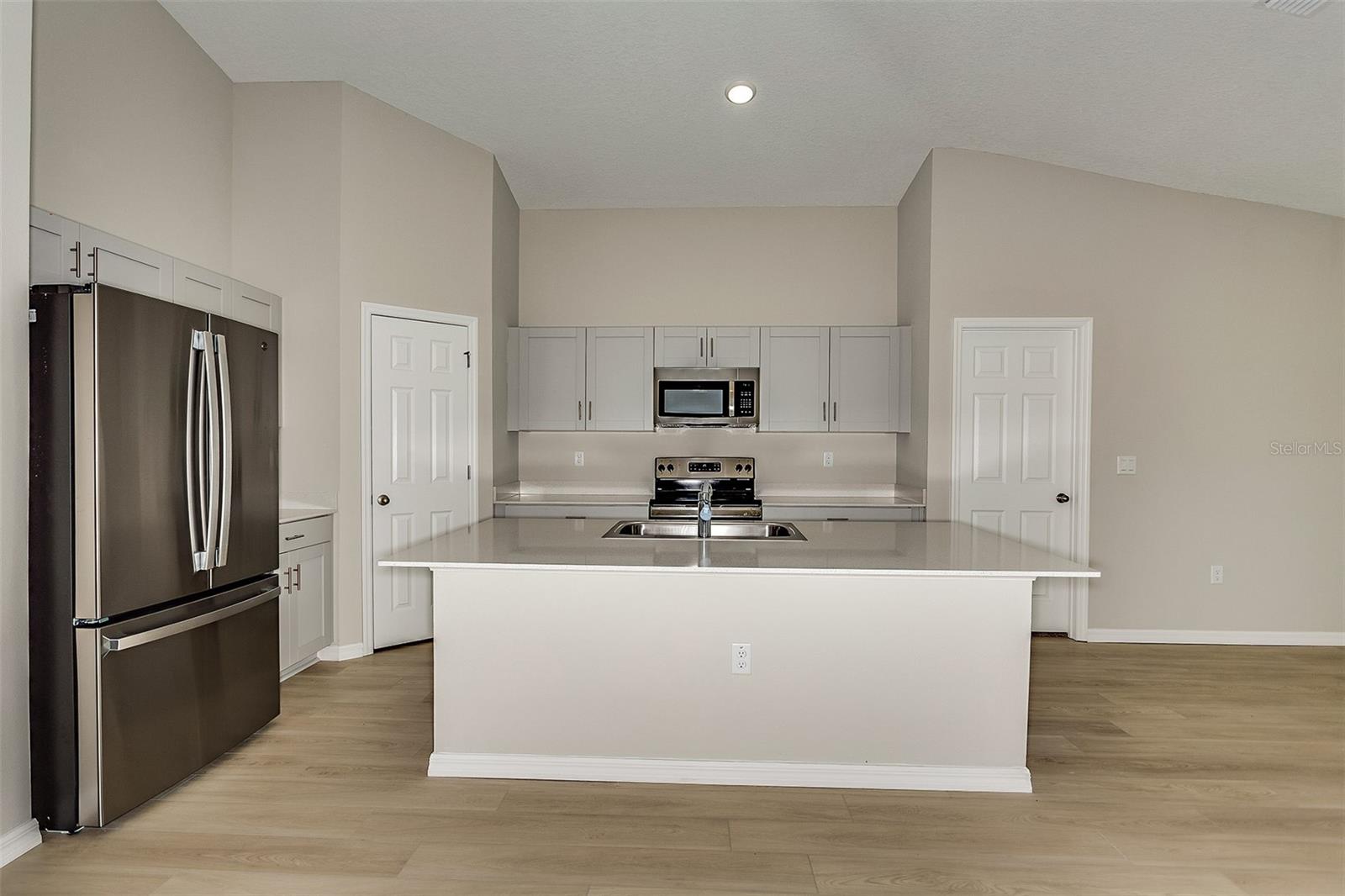 Image 3 of 27 For 1604 Ellesmere Avenue