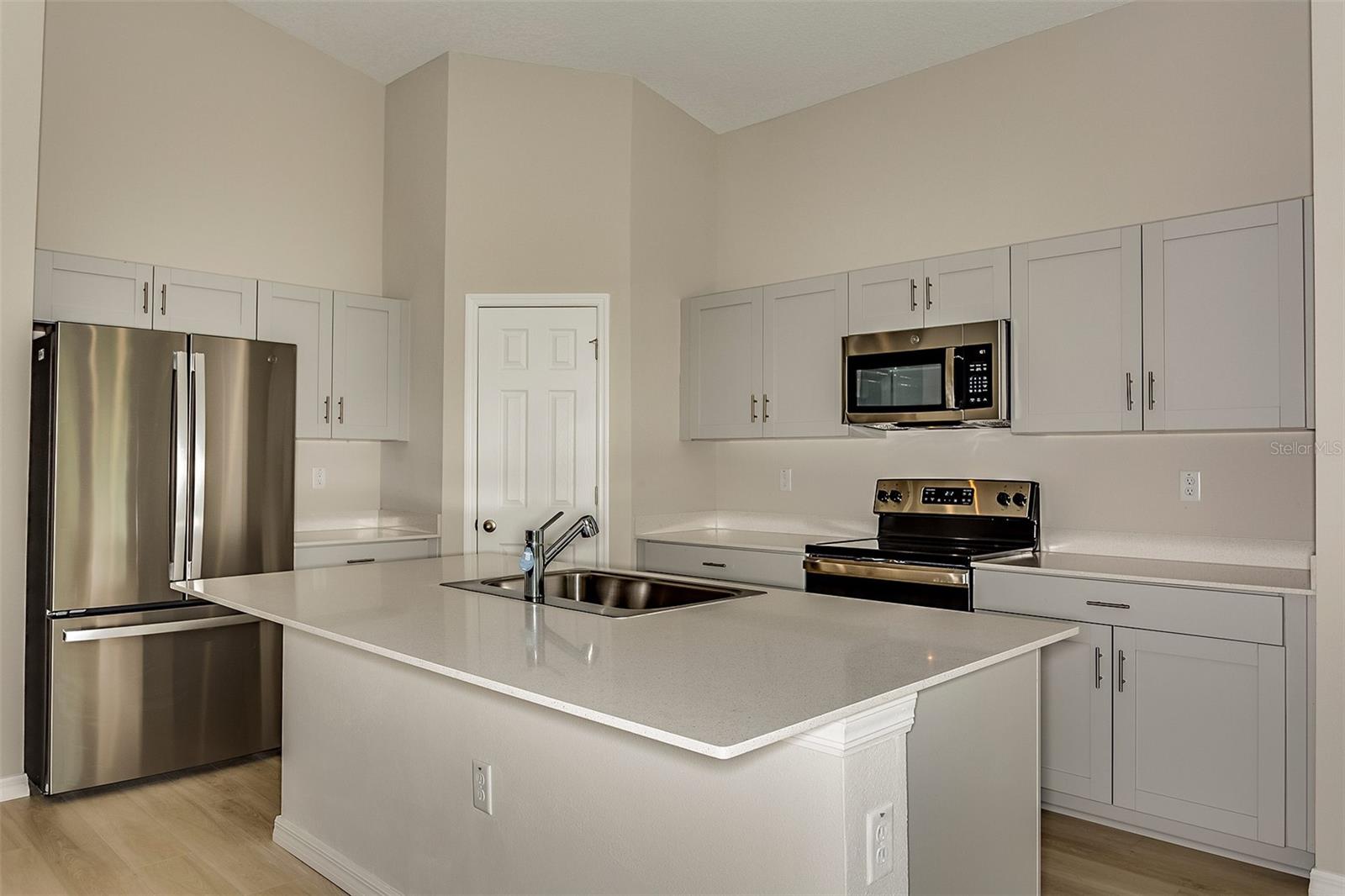 Image 7 of 27 For 1604 Ellesmere Avenue