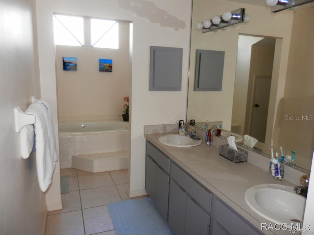 Listing photo id 6 for 10972 Cove Harbor Drive 13