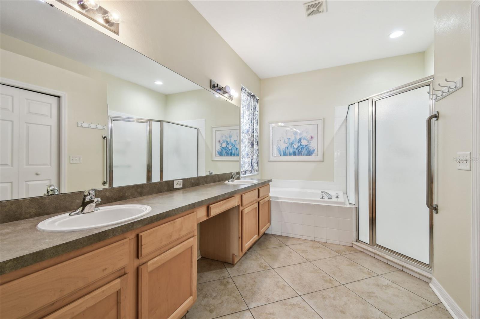 Listing photo id 17 for 27326 Hollybrook Trail