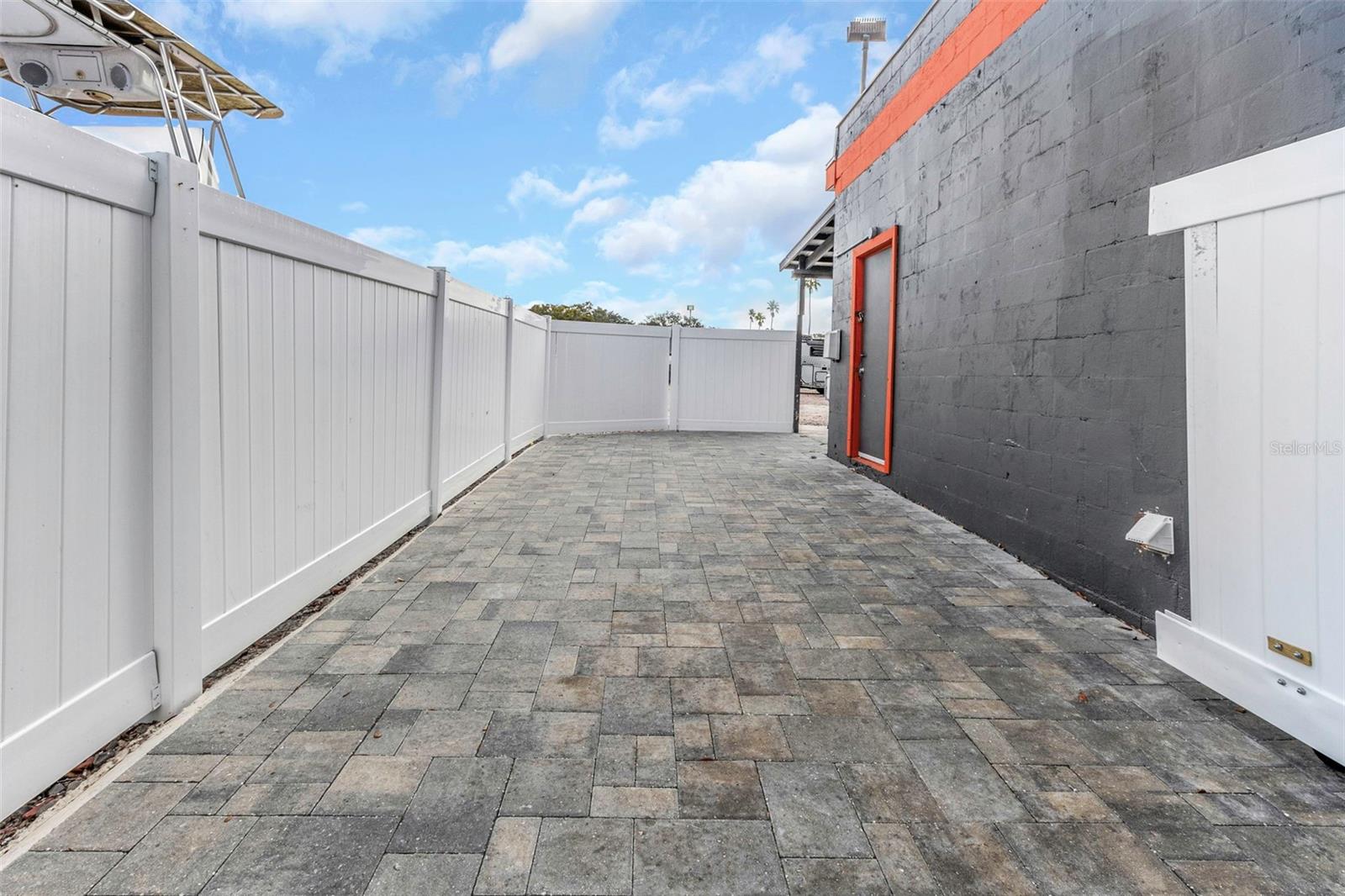 Image 16 of 59 For 430 1-2 Douglas Avenue B