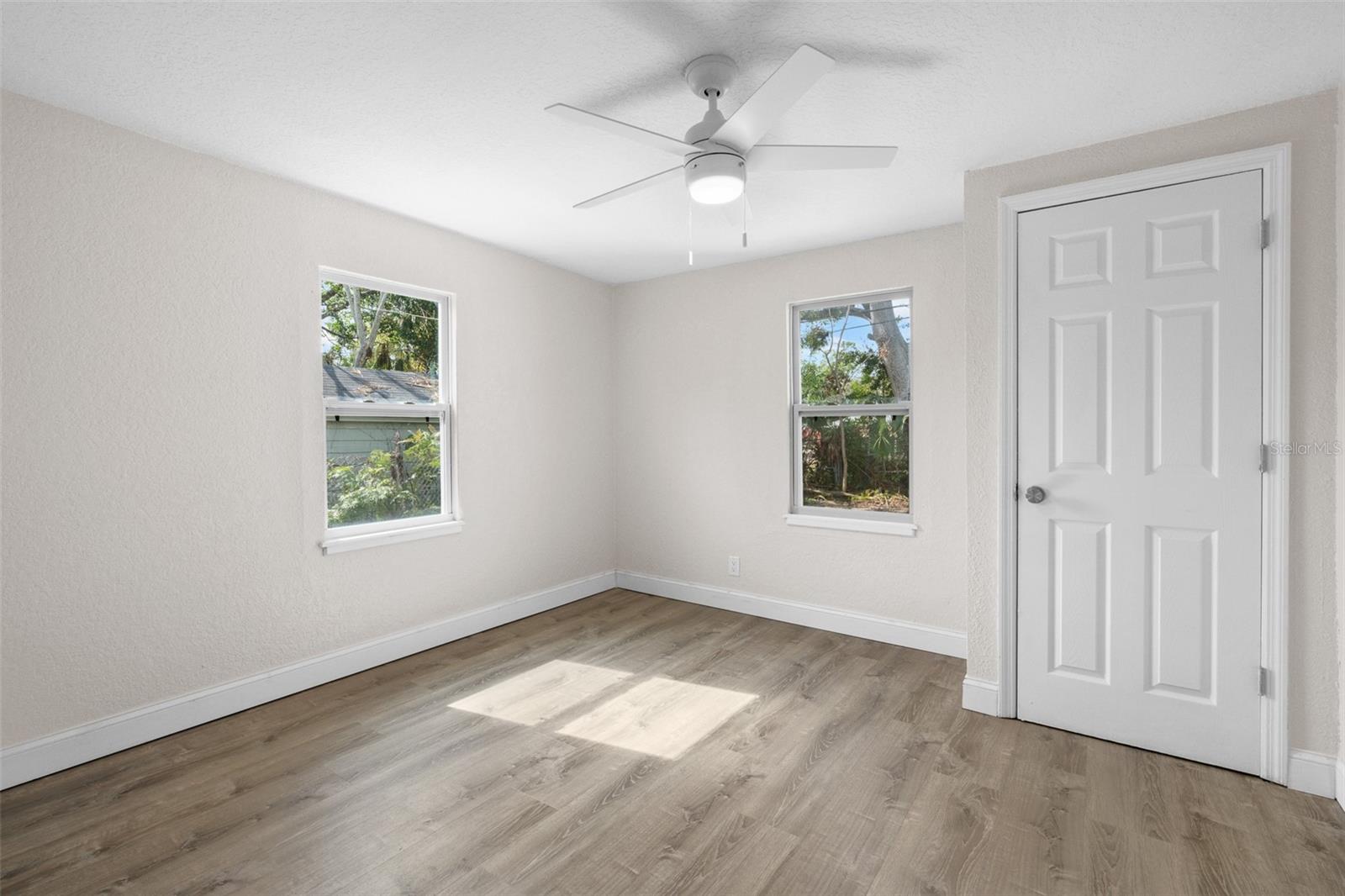 Listing photo id 11 for 1931 24th Street S