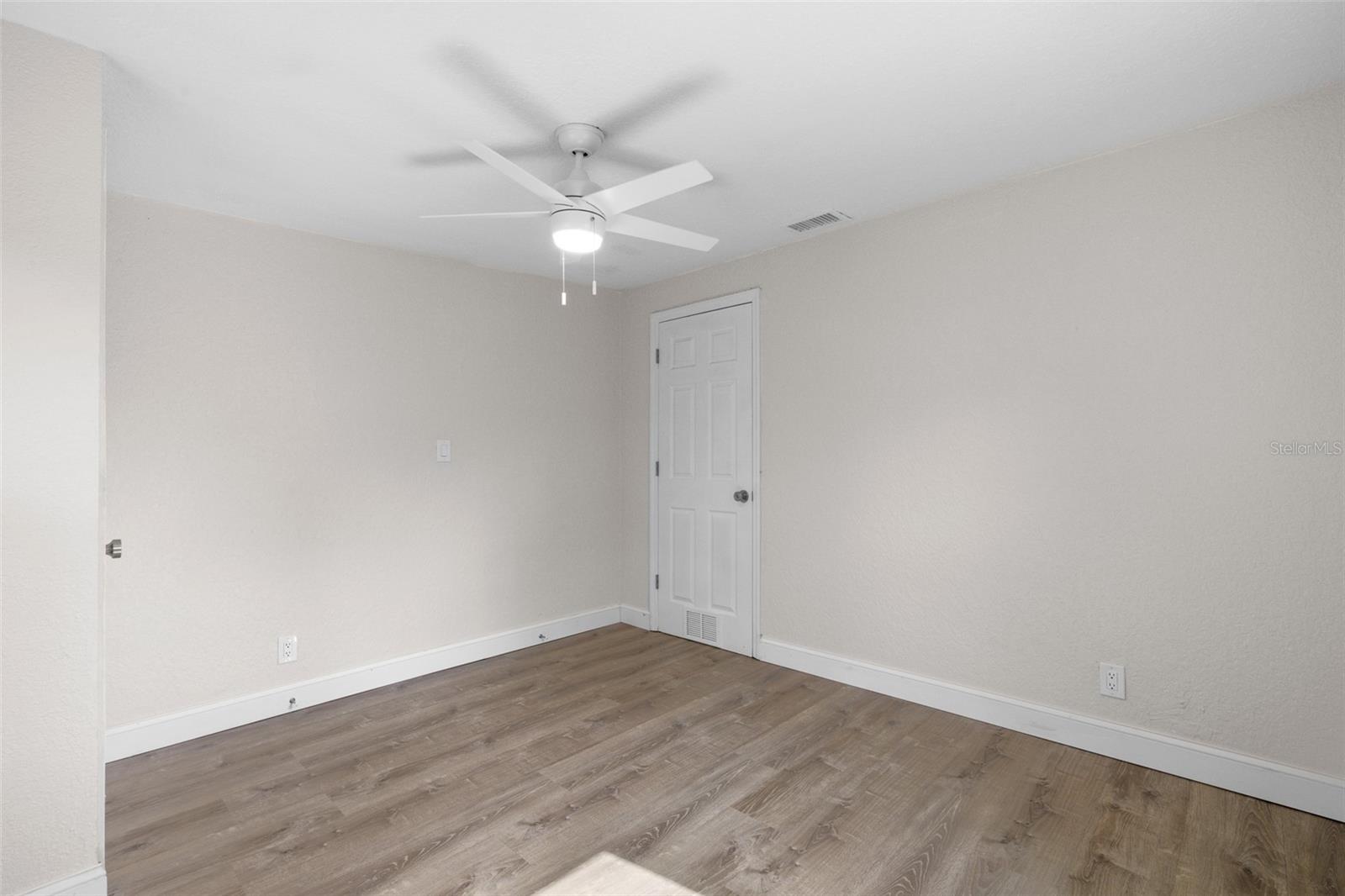 Listing photo id 12 for 1931 24th Street S