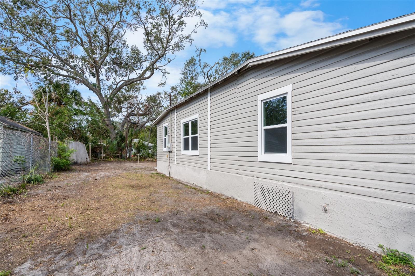Listing photo id 28 for 1931 24th Street S