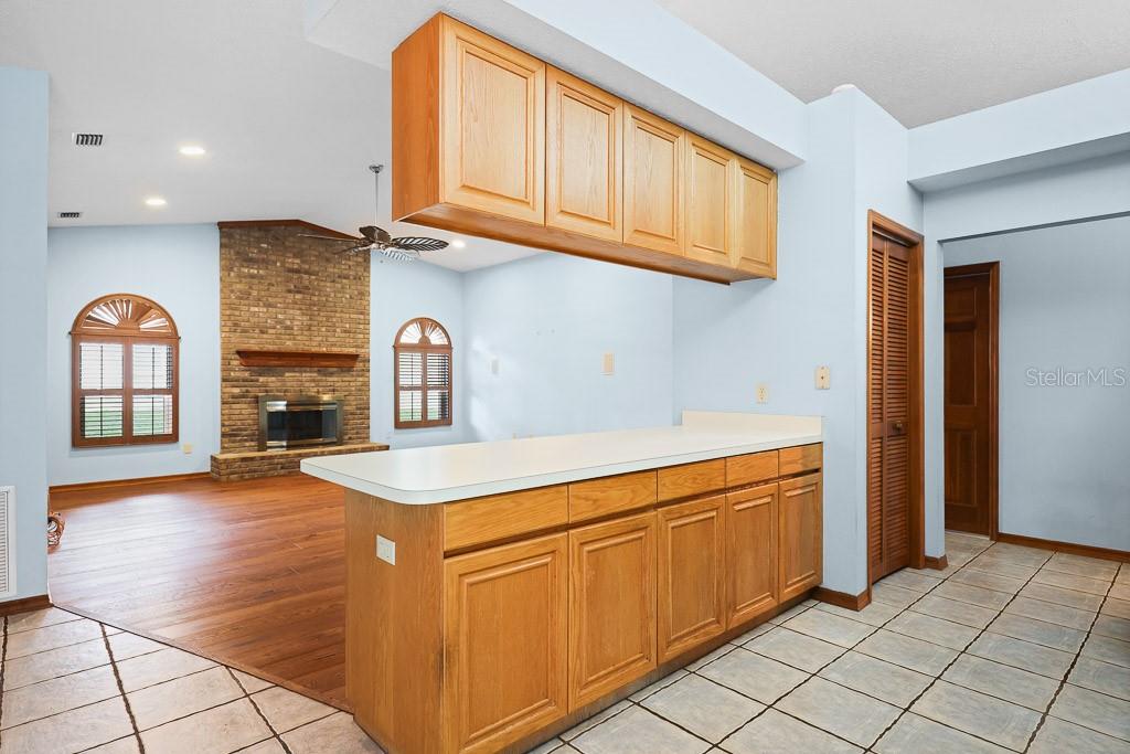 Listing photo id 11 for 3917 Appletree Drive