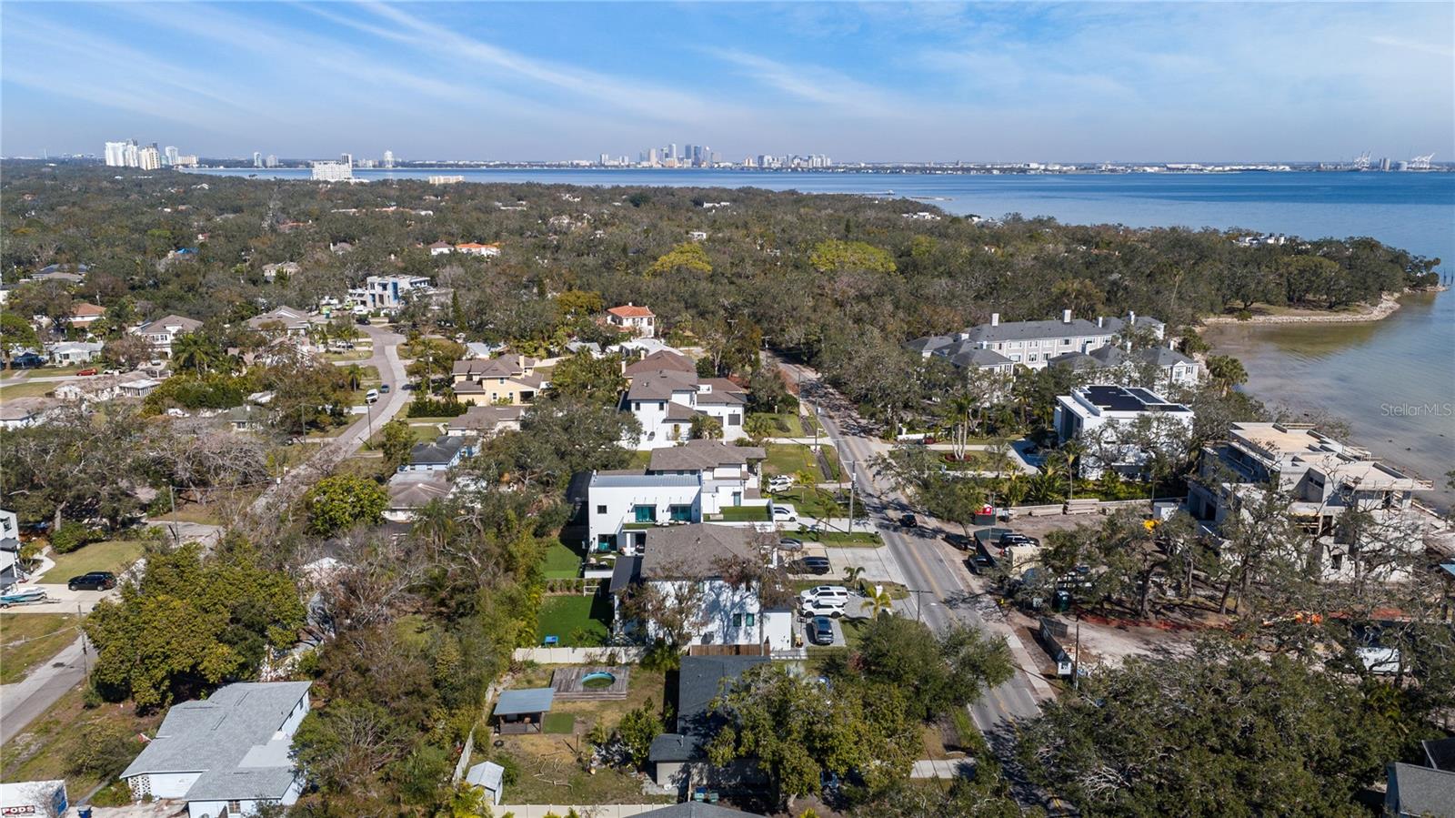 Listing photo id 13 for 6223 Bayshore Boulevard